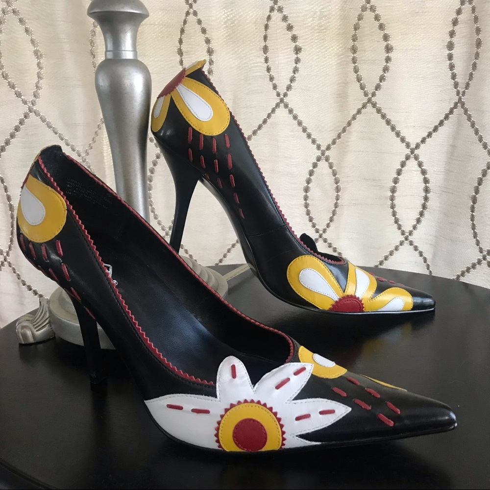 🌻Mia Dynasty Leather heels